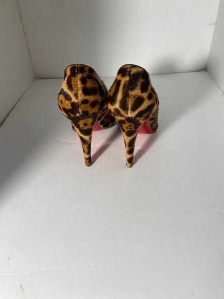 CHRISTIAN LOUBOUTIN
Ponyhair Animal Print Round Pumps
Size: US10 IT41
