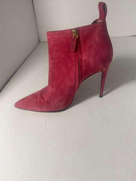 GUCCI
Horsebit Accent Suede Boots
Size: US 9 IT 39