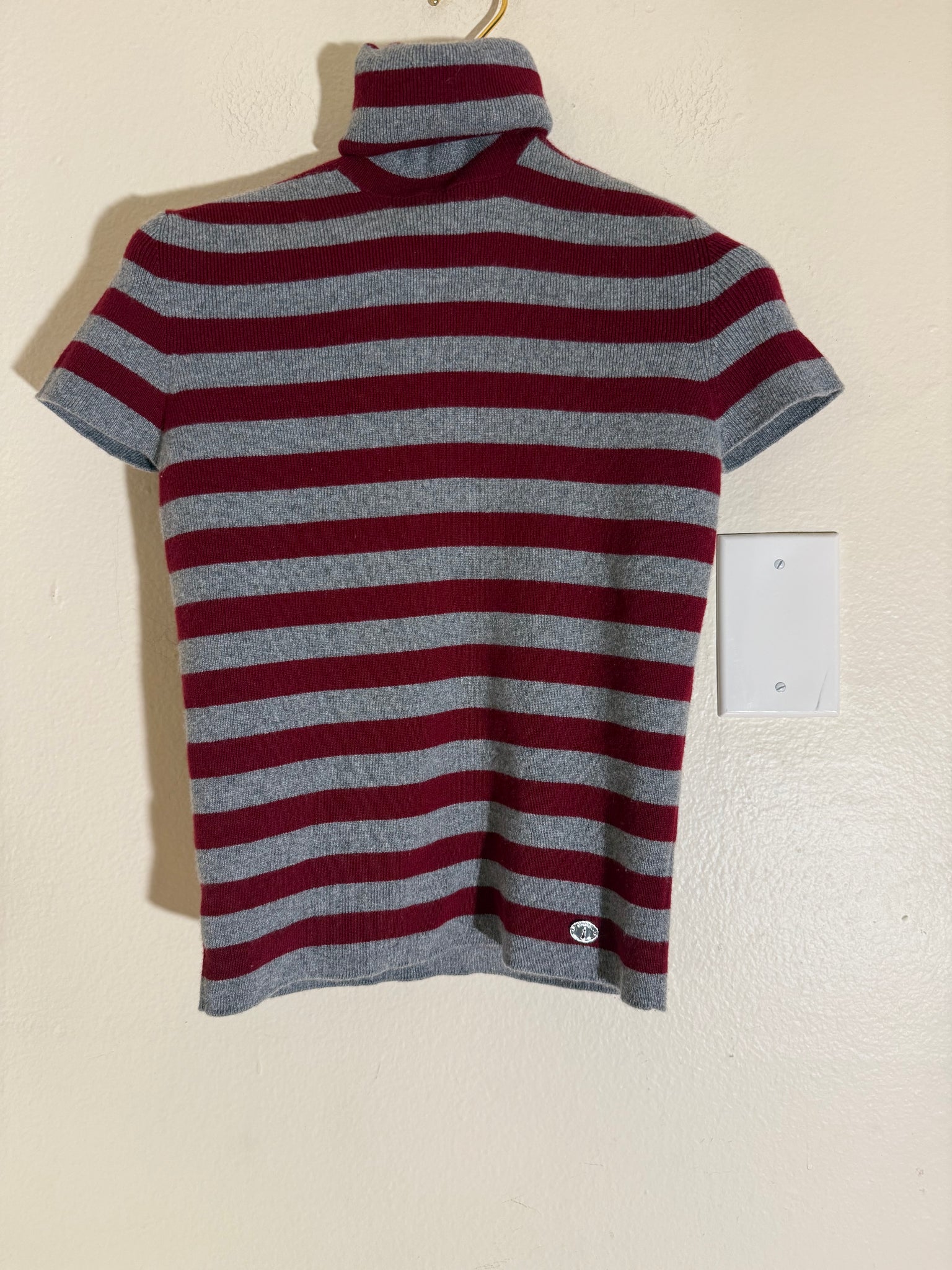 CHANEL Cashmere Short-Sleeve Turtleneck Size: 40 / 6