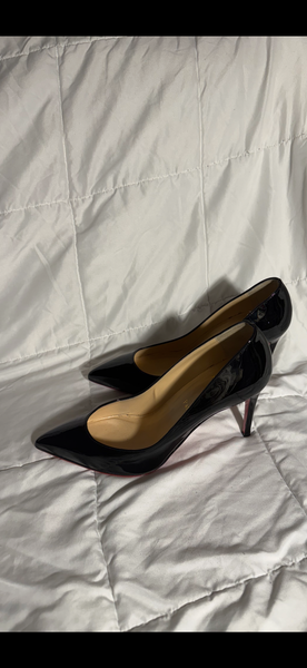 Christian Louboutin
Patent Leather Pump Size: 39.5/9
