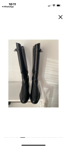 HERMES
Jumping leather riding boots
40 EU