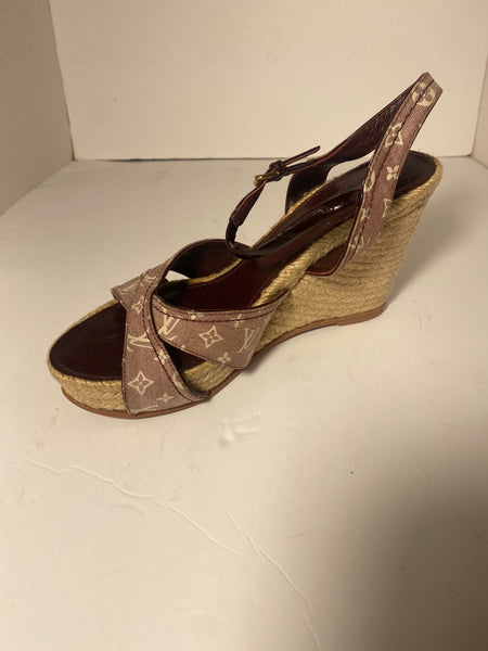 LOUIS VUITTON
Leather espadrilles Size: 39