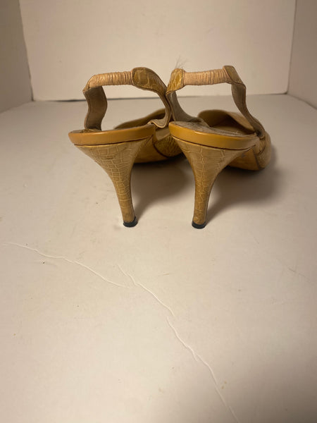 Manolo Blahnik Beige ALLIGATOR Slingback
SHOES 39.5