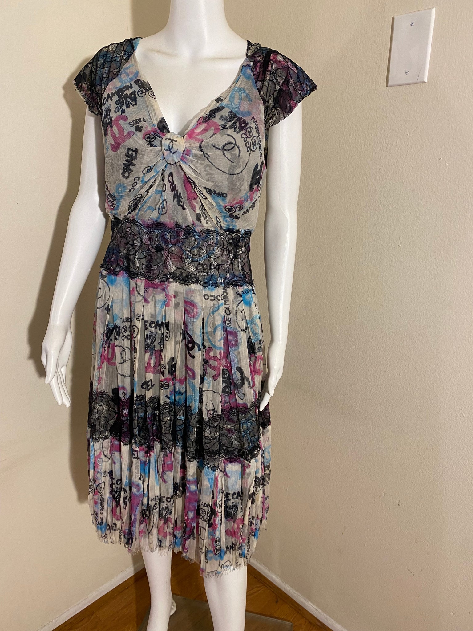 Chanel Silk Multi-Color
Logo Graphic Dress Sz: EUR 40 US 6