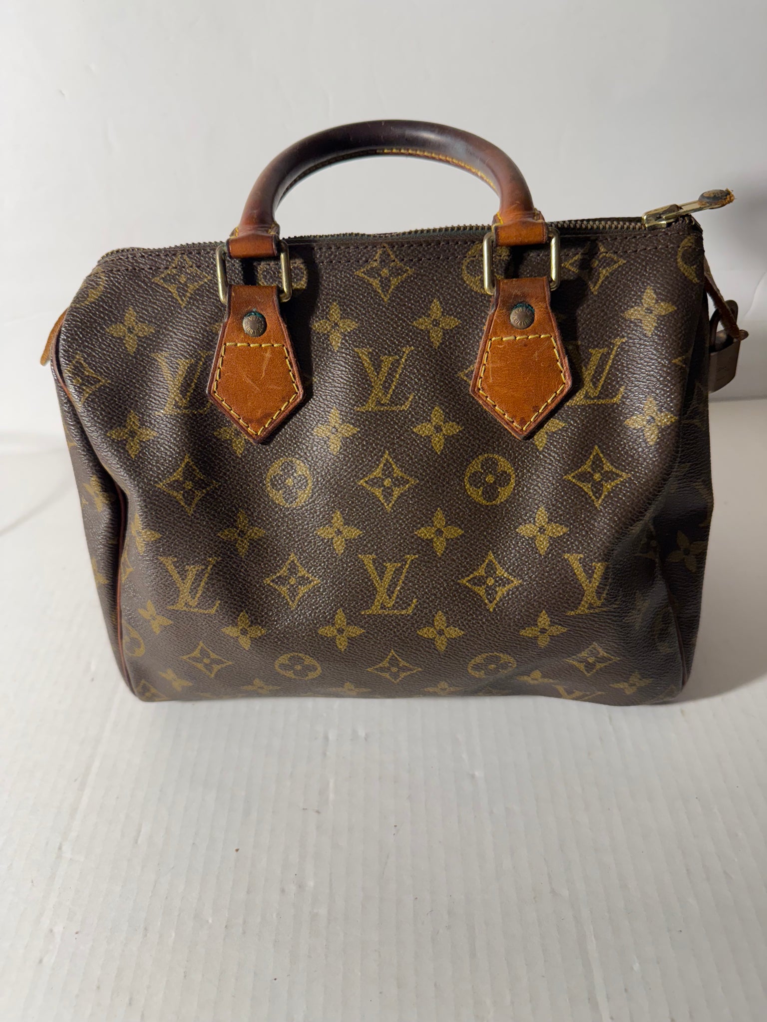 LOUIS VUITTON 
Monogram Speedy Bandouliere