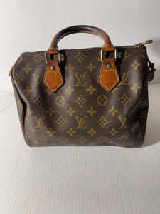 LOUIS VUITTON 
Monogram Speedy Bandouliere