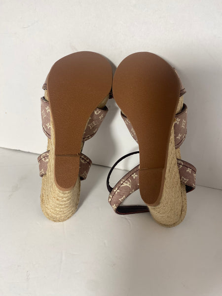 LOUIS VUITTON
Leather espadrilles Size: 39