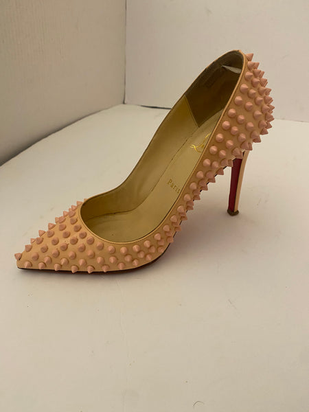 CHRISTIAN LOUBOUTIN
Leather Studded Accents Pumps Size: 9 | IT 39.5