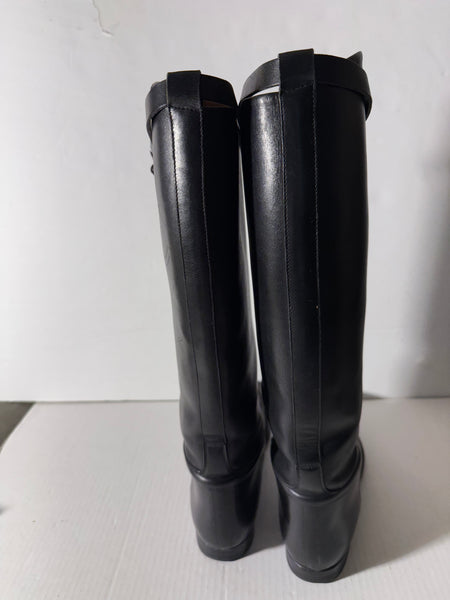 HERMES
Jumping leather riding boots
40 EU