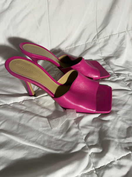 Bottega Veneta Pink Leather
Slide Sandals Size: 39.5 / 9