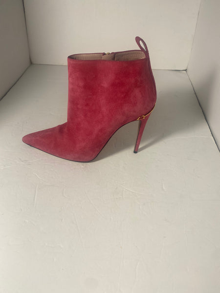 GUCCI
Horsebit Accent Suede Boots
Size: US 9 IT 39