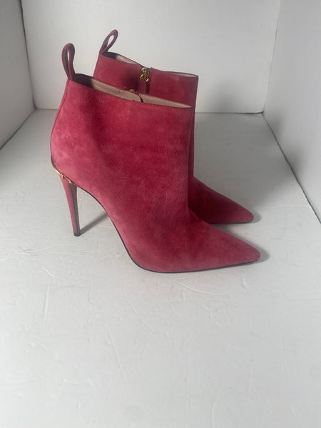 GUCCI
Horsebit Accent Suede Boots
Size: US 9 IT 39