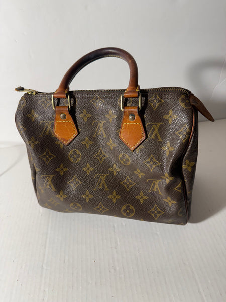 LOUIS VUITTON 
Monogram Speedy Bandouliere