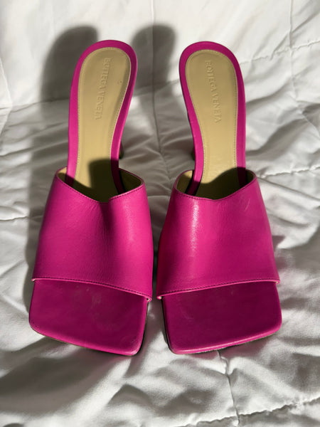Bottega Veneta Pink Leather
Slide Sandals Size: 39.5 / 9