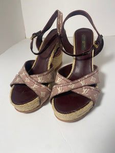 LOUIS VUITTON
Leather espadrilles Size: 39