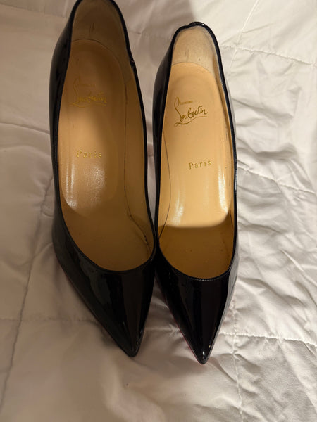 Christian Louboutin
Patent Leather Pump Size: 39.5/9