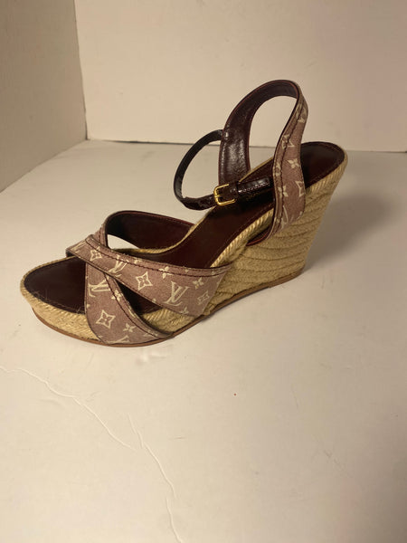 LOUIS VUITTON
Leather espadrilles Size: 39