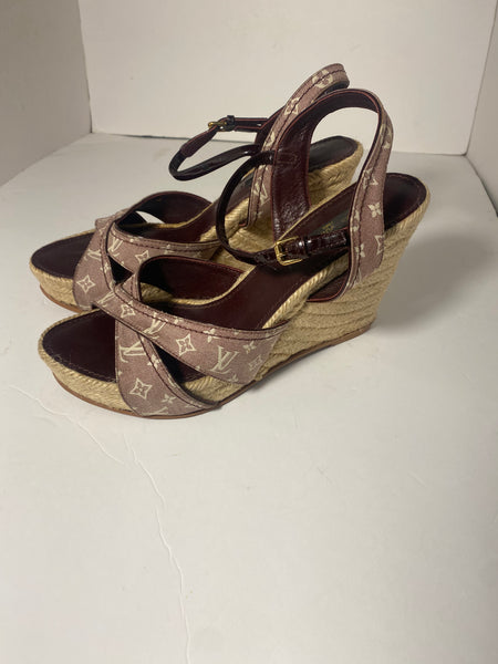 LOUIS VUITTON
Leather espadrilles Size: 39