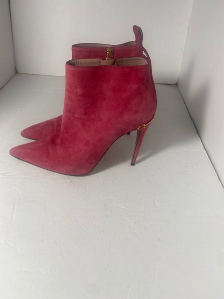 GUCCI
Horsebit Accent Suede Boots
Size: US 9 IT 39