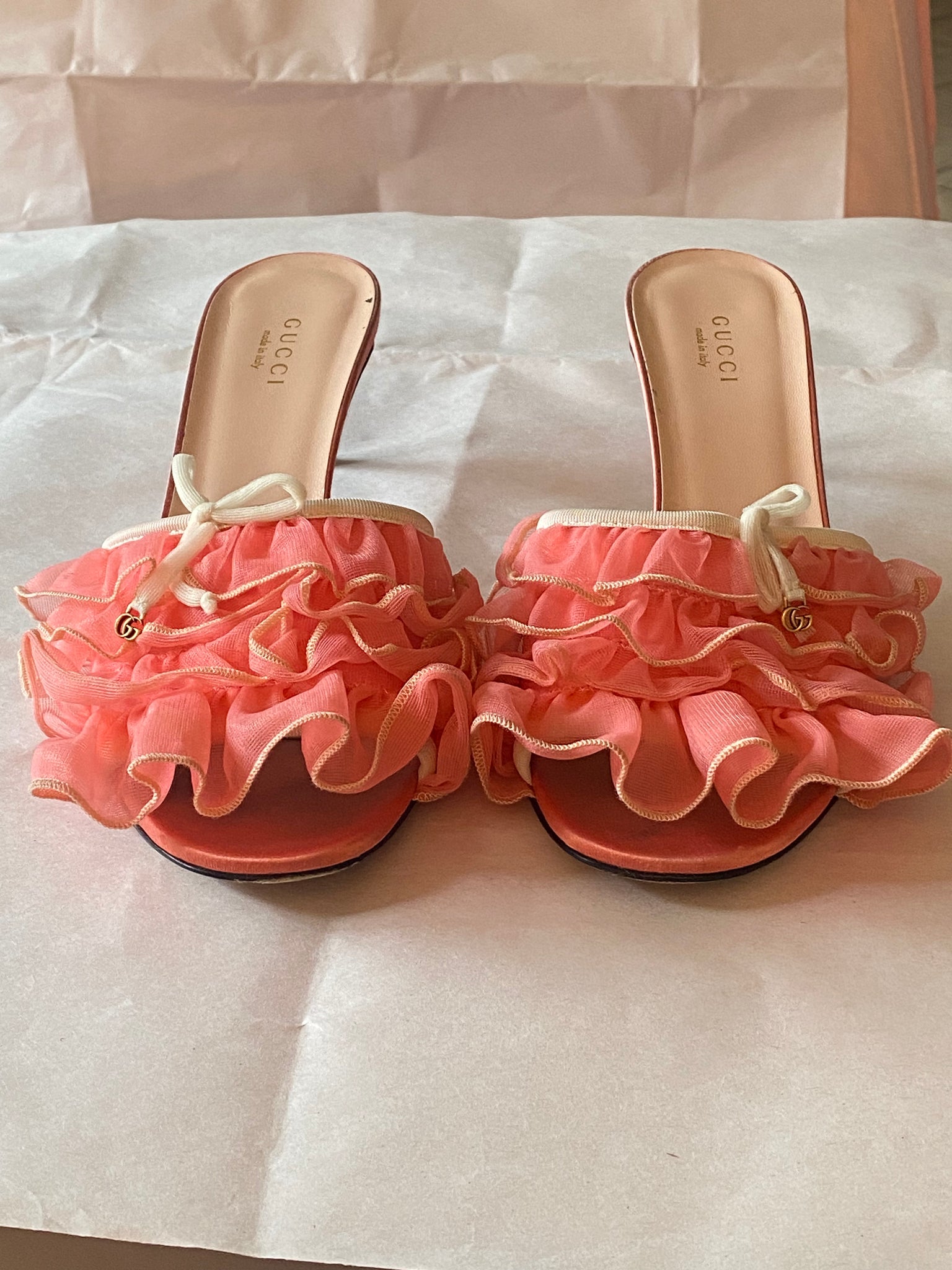 Gucci Ruffled Peach Sandals Sz 38 /8