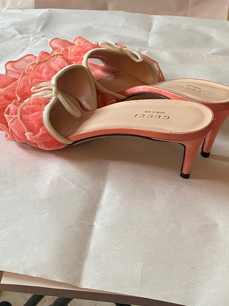 Gucci Ruffled Peach Sandals Sz 38 /8