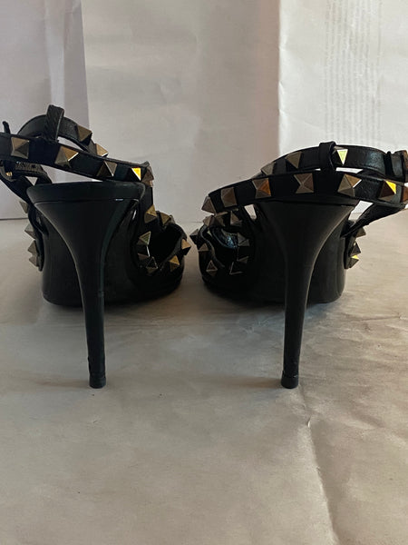 Valentino Rockstud Caged Patent Pump Sz 39.5/9