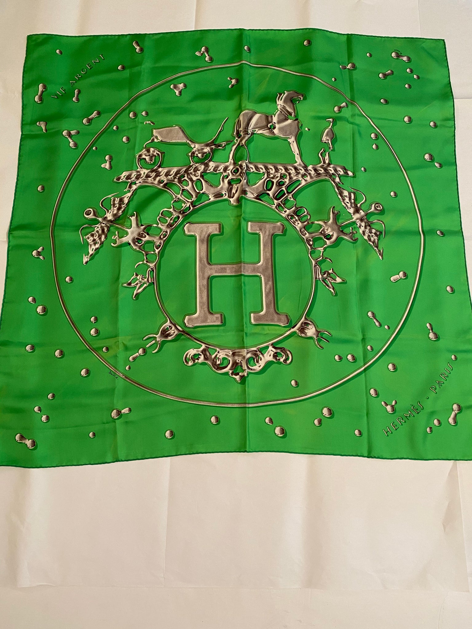 HERMÈS VIF Argent Silk Scraf