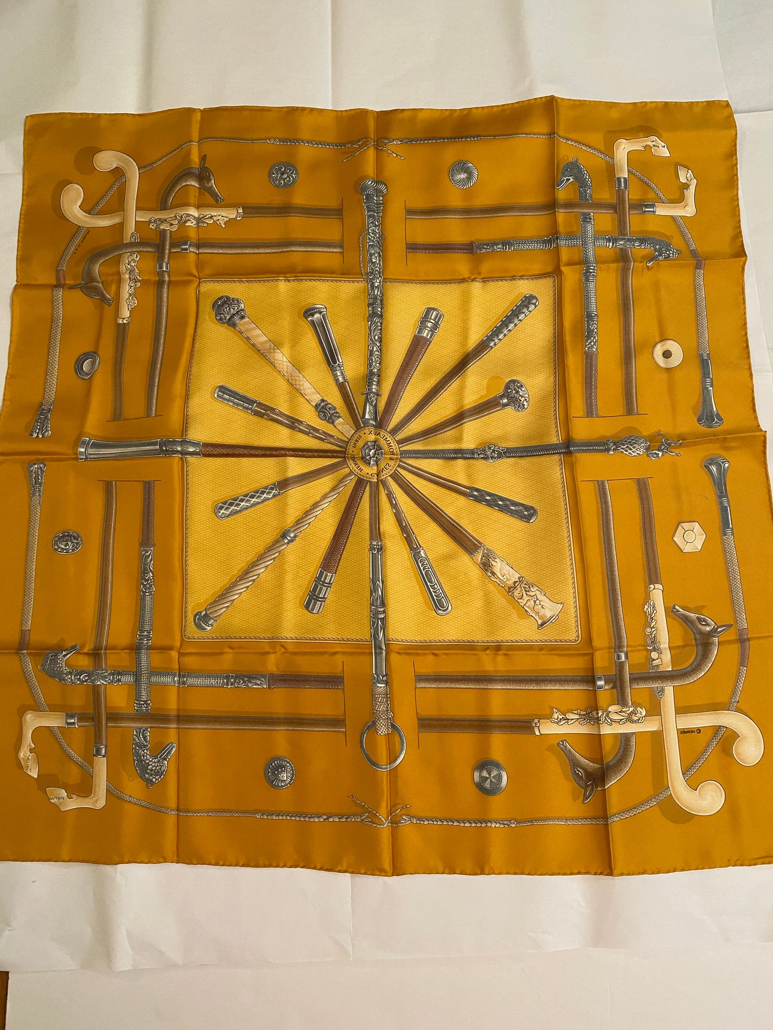 HERMÈS CANNES et Pommeaux Silk Scarf.