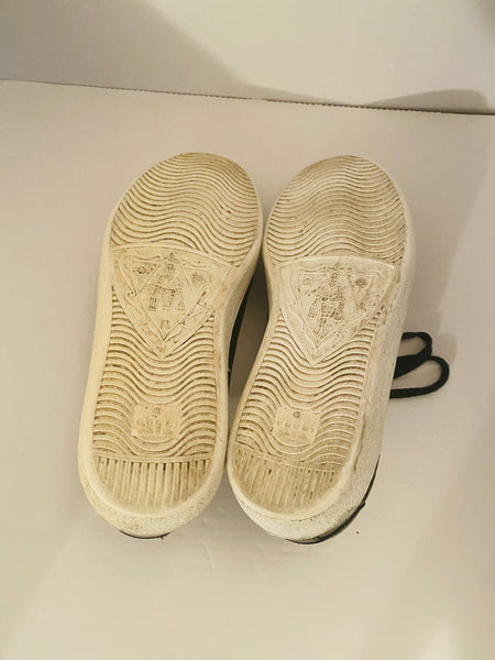 Gucci Women’s GG Embossed Low Top Sneakers