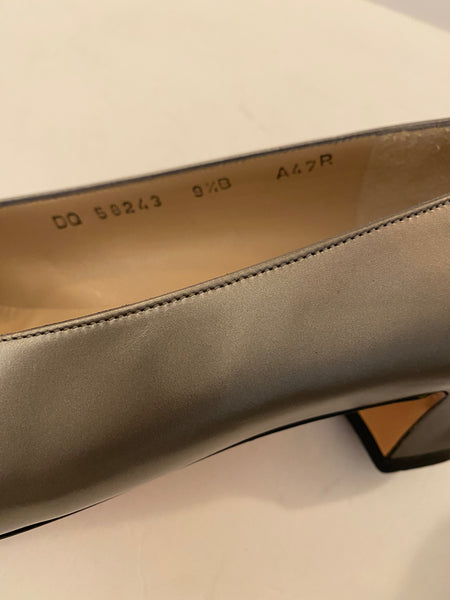 Salvatore Ferragamo Grey Leather Pumps