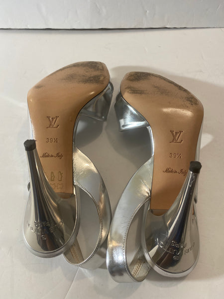 Louis Vuitton Silver Patent Leather Slingback Sandals Sz: 39.5/9