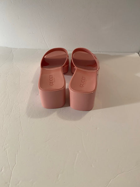 Gucci logo embossed sandals Size: 39 US 9