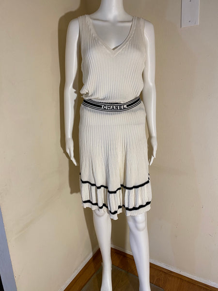 Chanel Pleated Knit Skirt With ‘CHANEL’ Logo Waistband Size: 38