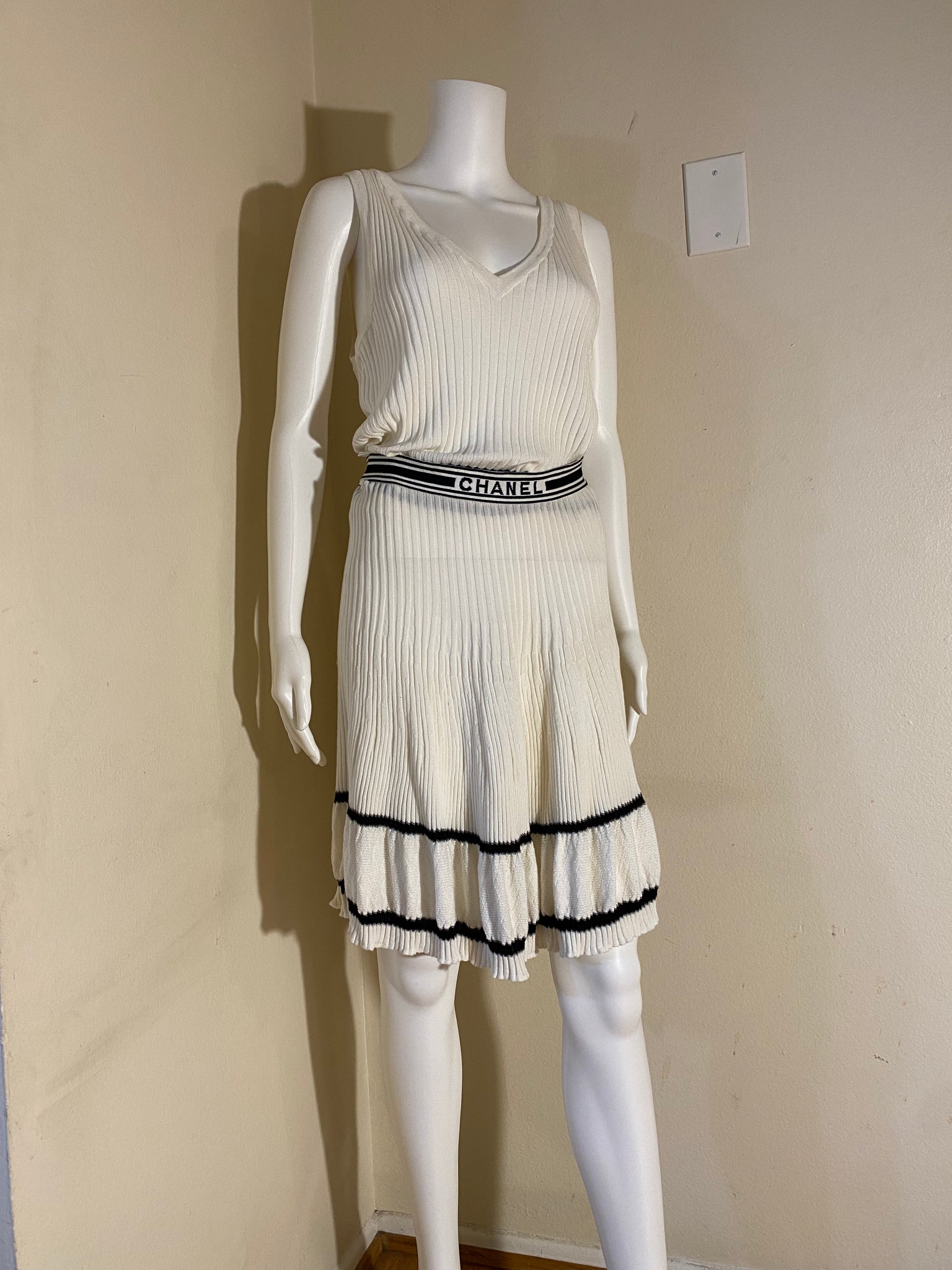 Chanel Pleated Knit Skirt With ‘CHANEL’ Logo Waistband Size: 38