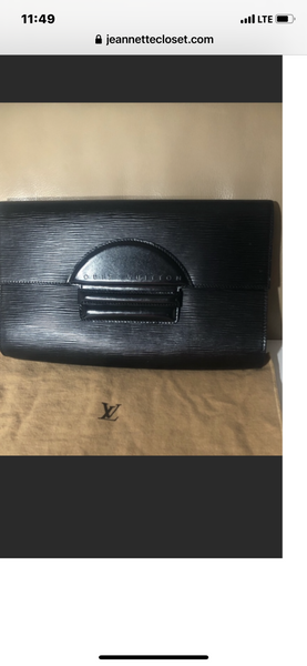 Authentic LOUIS VUITTON BLACK ÉPI CLUTCH