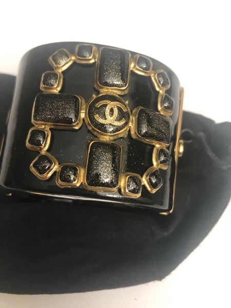 CHANEL CUFF