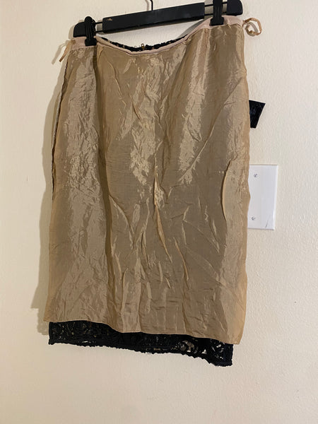 PRADA LACE SKIRT Size: 40 US 6